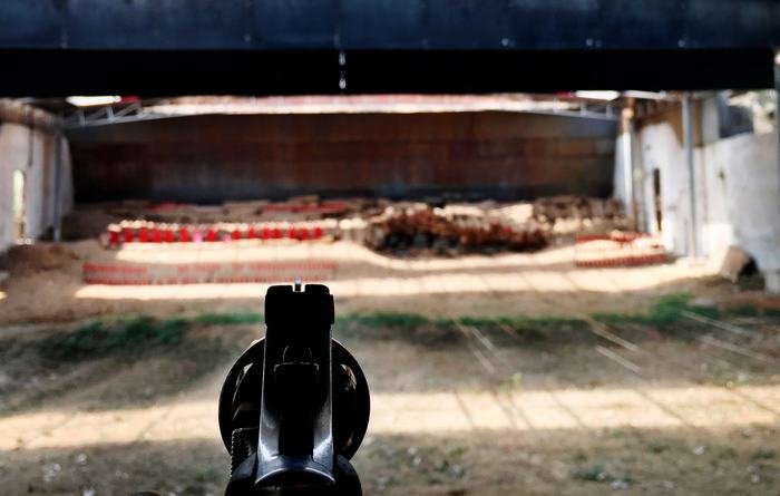 Outdoor range with target lanes